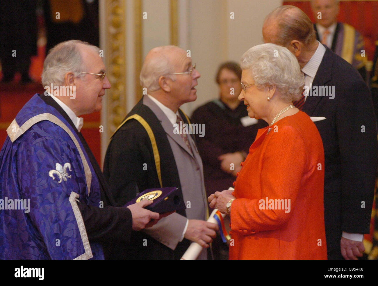 In the picture gallery of buckingham palace in central london hires(00)