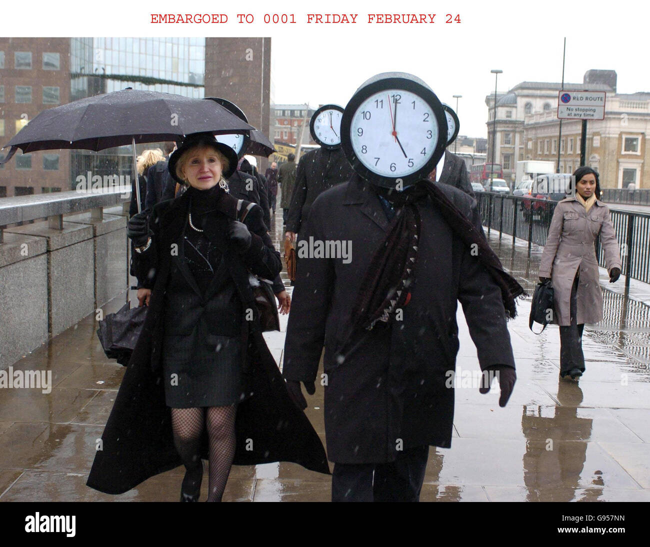 The Trade Union Congress (TUC) organise a stunt portraying commuters, some of whom are wearing clock-faces as masks with the time set at 5pm, walking across London Bridge in London, Thursday February 23, 2006. The stunt comes ahead of tomorrow's 'Work Your Proper Hours Day' when workers are being encouraged to arrive at work on time, take a proper lunch break and leave when they are meant to. PRESS ASSOCIATION Photo. Photo credit should read: Johnny Green/PA. Stock Photo