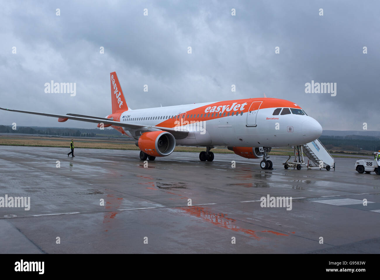 Easy Jet Aircraft positioning at London Gatwick Airport SCO 10,517 Stock Photo