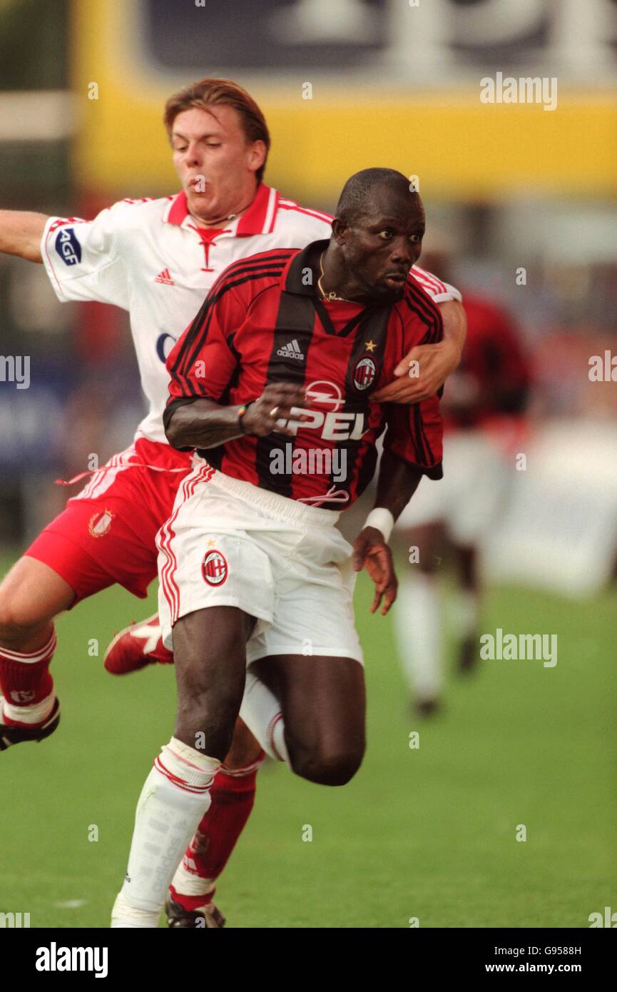 Soccer - Friendly - Standard Liege v AC Milan. George Weah, AC Milan (right  Stock Photo - Alamy