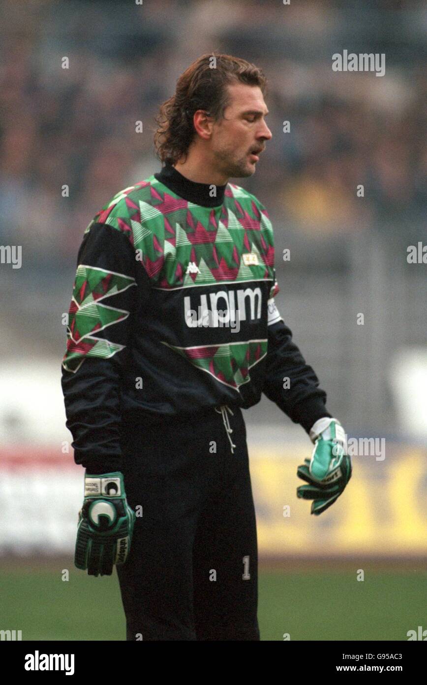 Stefano Tacconi of Juventus in action during the Serie A 1989-90