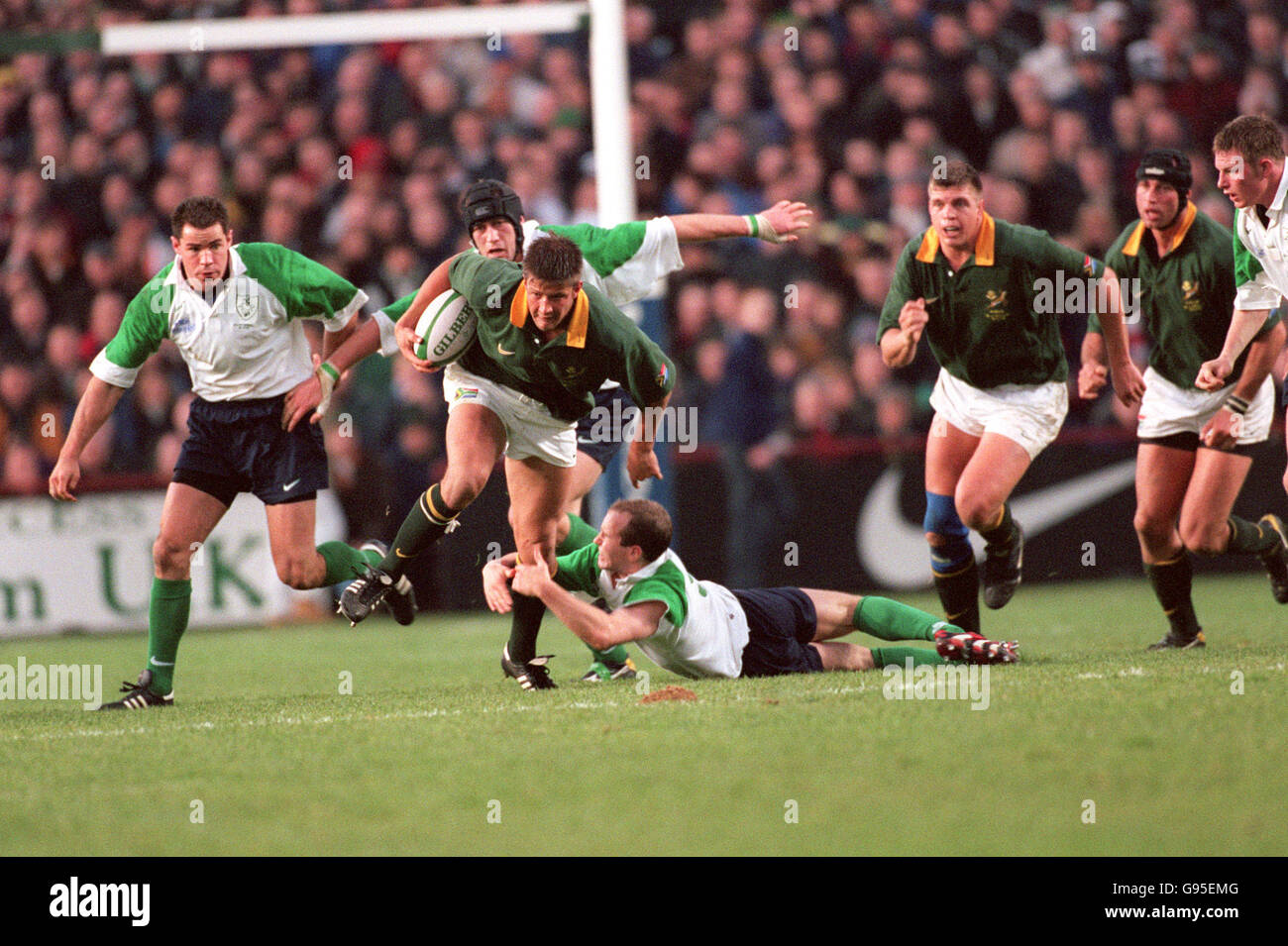 Rugby Union - Test Match - Ireland v South Africa. South Africa's Bobby Skinstad (second left) breaks through an Irish tackle Stock Photo