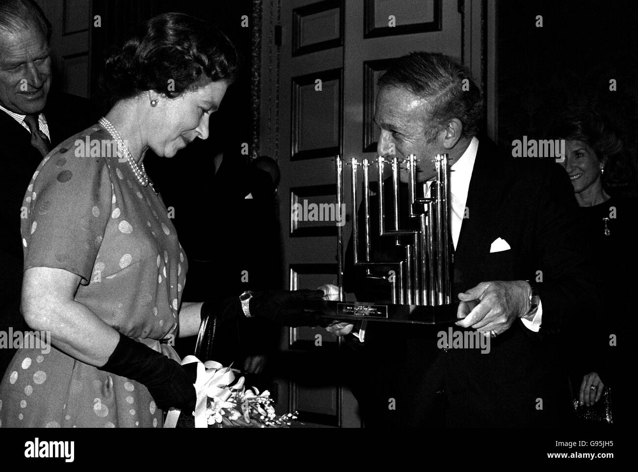 Greville Janner, Labour MP for Leicester and President of the Board of Deputies of British Jews, presenting the Queen with a menorah, a ceremonial lamp. Stock Photo