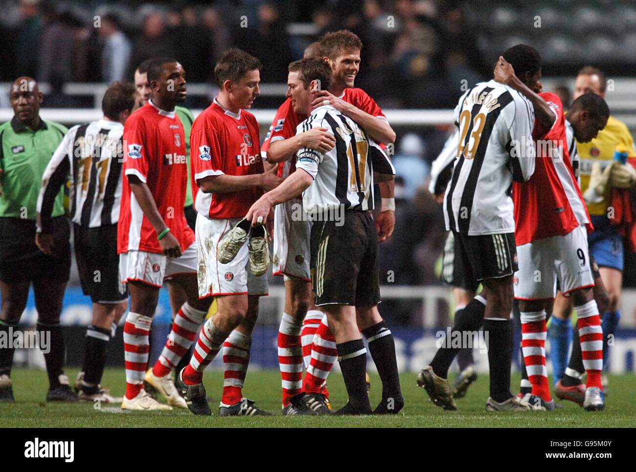 Newcastle United's Scott Parker is greeted by former team mates Hermann Hreidarsson and Matthew Holland at the final whistle Stock Photo