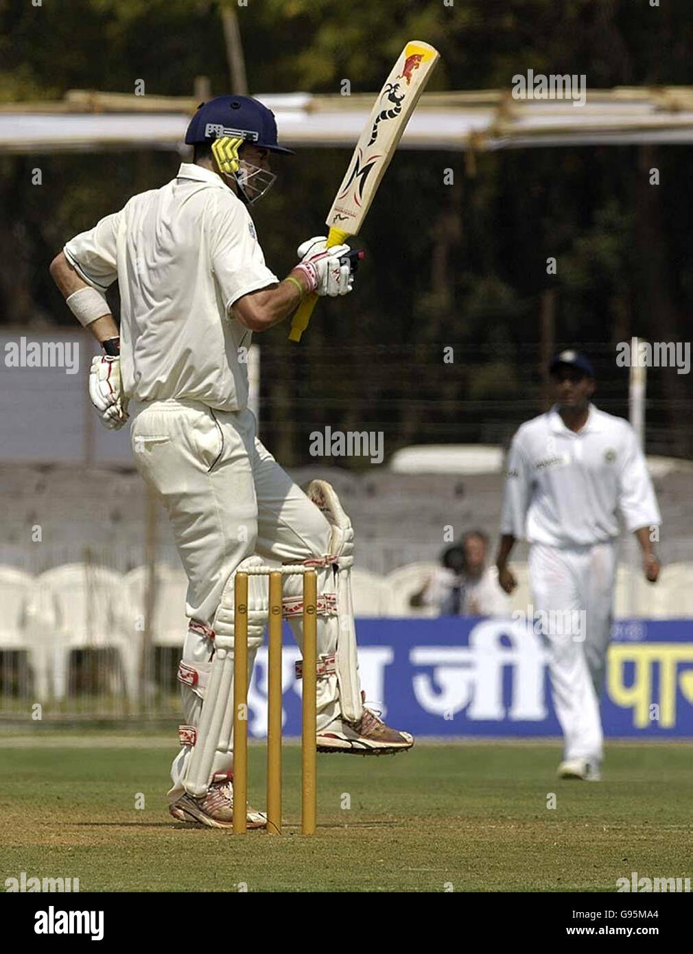 England's Kevin Pietersen shows discomfort while batting before retiring hurt, during the first day of the tour match against the Indian Board President's XI at the IPCL Cricket ground, Baroda, India, Thursday February 23, 2006. With less than a week to go before the first Test in Nagpur, Pietersen's slight back niggle worsened while batting. See PA story CRICKET England. PRESS ASSOCIATION Photo. Photo credit should read: Rebecca Naden/PA. Stock Photo