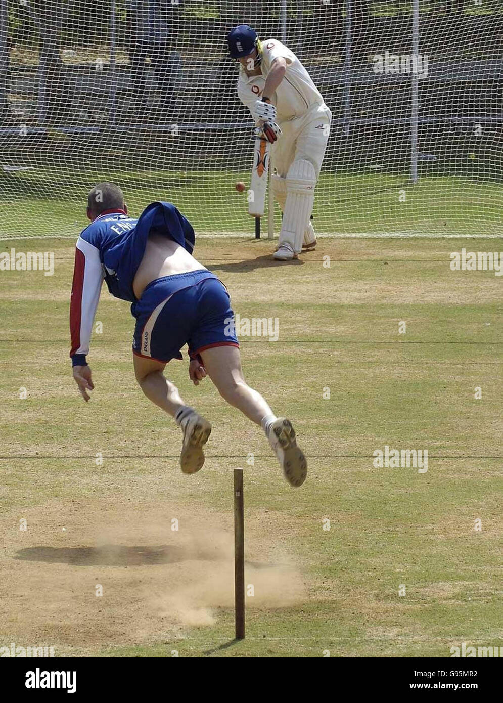 England bowler simon jones bowls in the nets hires stock photography