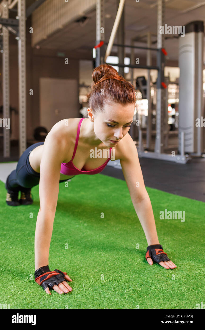 Woman Training Core Core muscles woman hi-res stock photography and images - Alamy