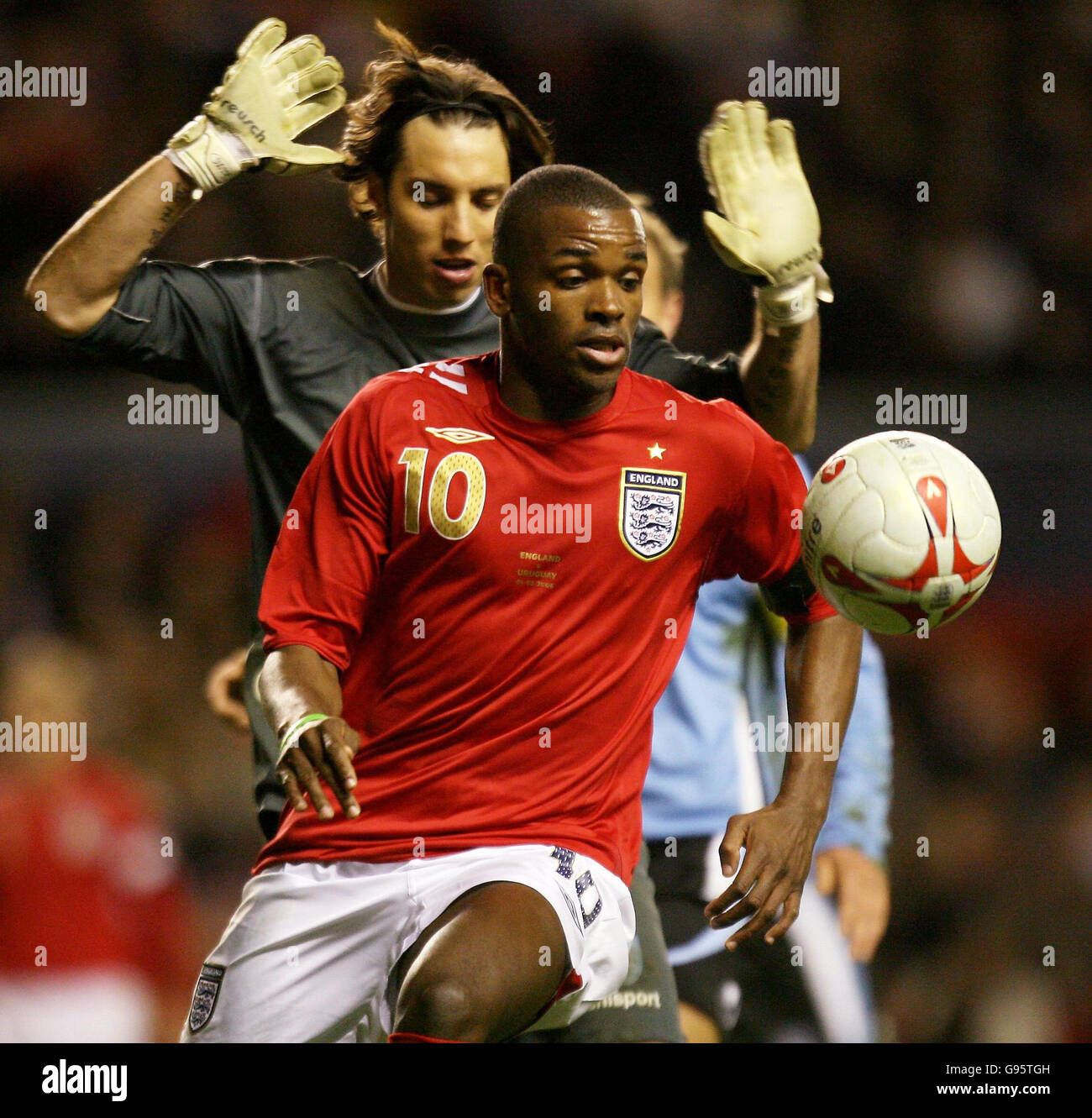 England's Darren Bent holds off Uruguay goalkeeper Fabian Carini (behind) during the friendly International match at Anfield, Liverpool, Wednesday March 1, 2006. PRESS ASSOCIATION Photo. Photo credit should read: Owen Humphreys/PA. Stock Photo