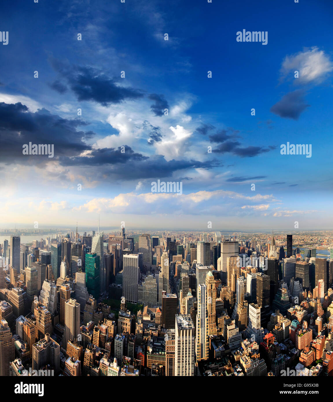 Skyscrapers in manhattan new york hi-res stock photography and images ...