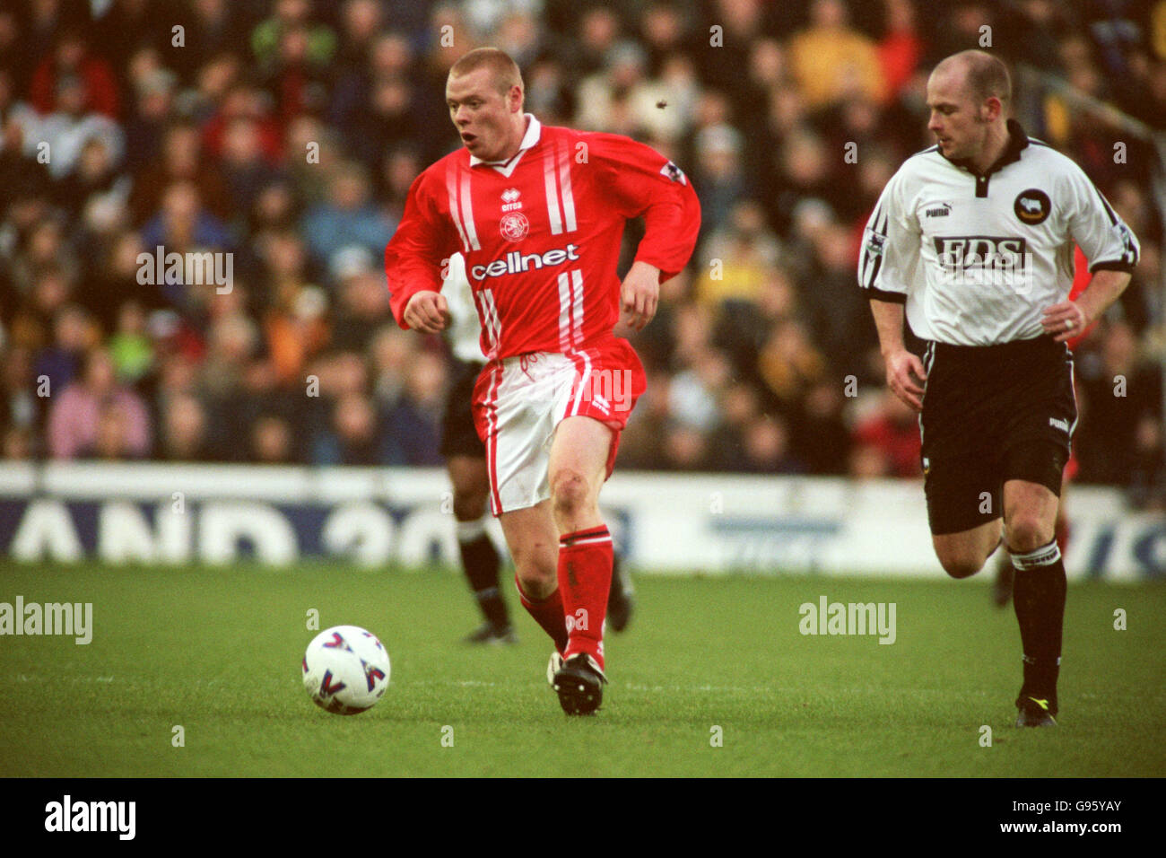 Soccer - FA Carling Premiership - Derby County v Middlesbrough. Middlesbrough's Phil Stamp (left) is shadowed by Derby County's Lee Carsley (right) Stock Photo