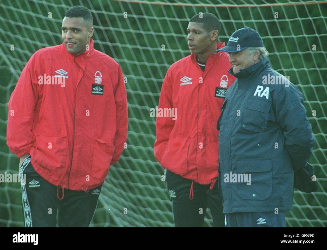 Nottingham Forest's Pierre Van Hooijdonk, Carlton Palmer and Manager Ron Atkinson in good spirits during training for the game against Manchester United Stock Photo