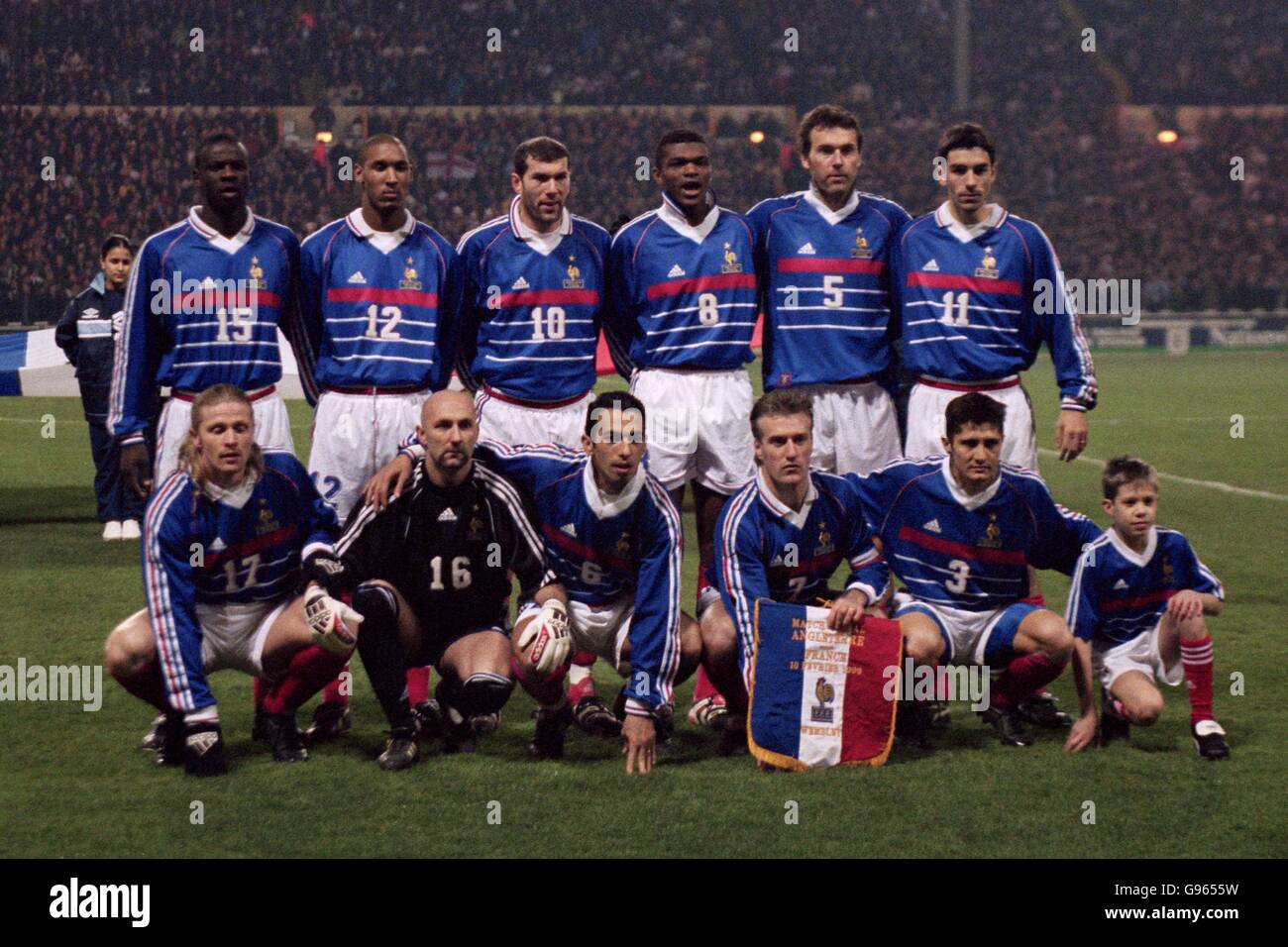 France team group L-R Back Row: Lilian Thuram, Nicolas Anelka, Zinedine Zidane, Marcel Desailly, Laurent Blanc, Robert Pires. L-R Front Row: Emmanuel Petit, Fabien Barthez, Youri Djorkaeff, Didier Deschamps, Bixente Lizarazu Stock Photo