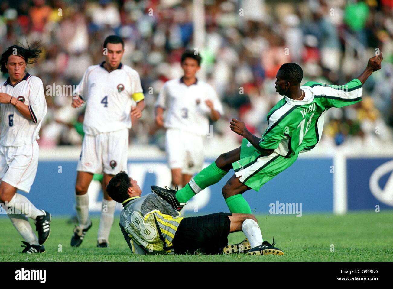 Soccer - FIFA World Youth Championships - Group A - Nigeria v Costa Rica. Costa Rica goalkeeper Greivin Cruz (left) saves from Joseph Yobo of Nigeria (right) Stock Photo