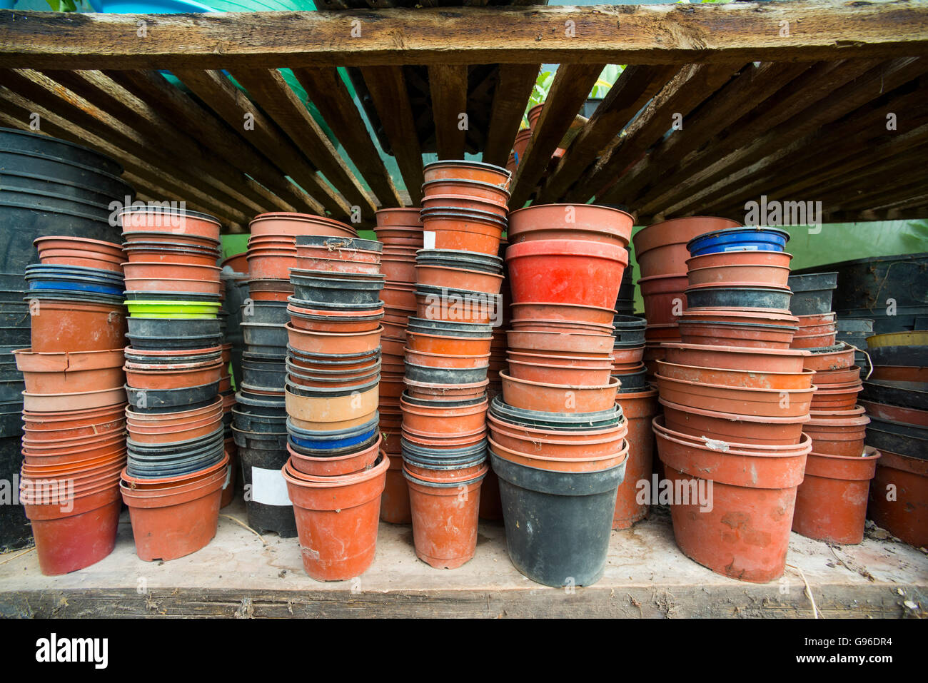 Empty plant pots hires stock photography and images Alamy