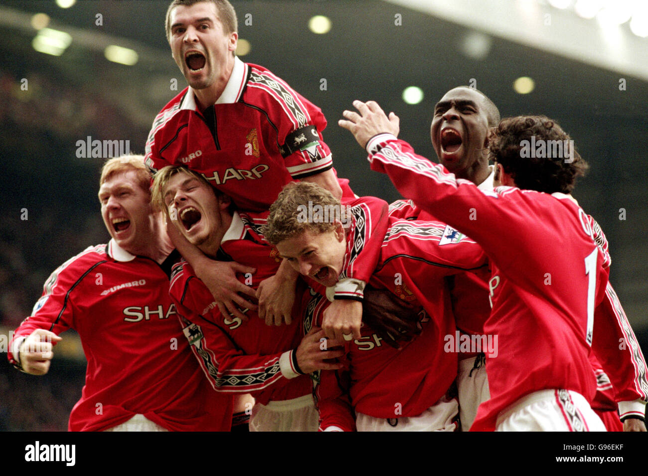 l-r; Manchester United's Paul Scholes, David Beckham, Roy Keane, Andy Cole and Ryan Giggs celebrate Ole Gunnar Solskjaer's winning goal (centre) Stock Photo