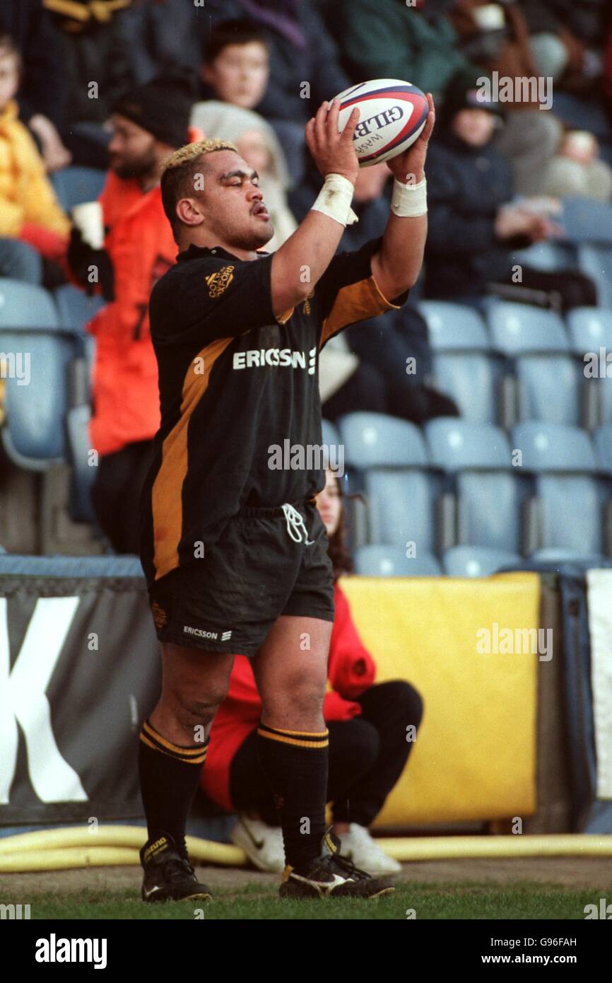 Trevor Leota of Wasps prepares to throw the ball in at a line out Stock