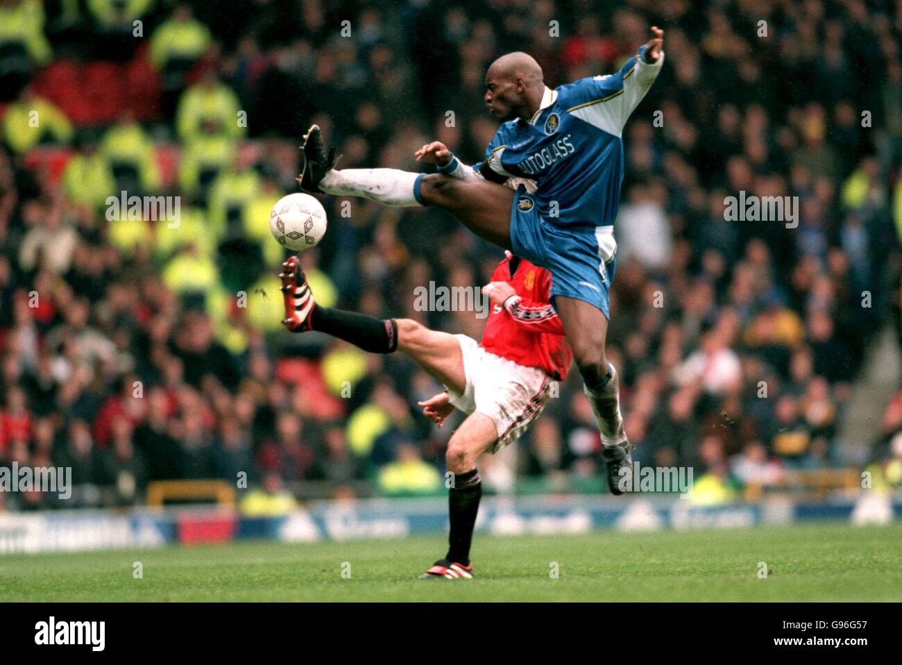Soccer - AXA FA Cup - Sixth Round - Manchester United v Chelsea. Manchester United's David Beckham (left) is beaten to the ball by Chelsea's Bernard Lambourde (right) Stock Photo