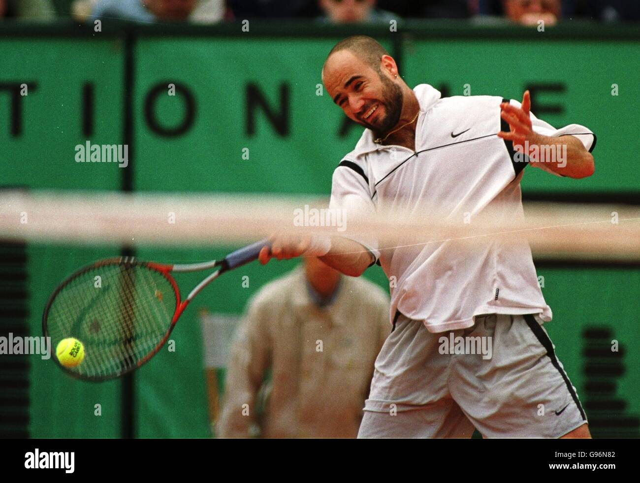 Tennis - French Open - Men's Singles - Semi Final - Andre Agassi v Dominik Hrbaty Stock Photo