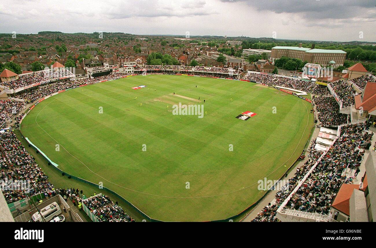 Cricket - ICC World Cup - Super Six - South Africa v Pakistan. South Africa v Pakistan at Trent Bridge, Nottingham at the 1999 Cricket World Cup Stock Photo