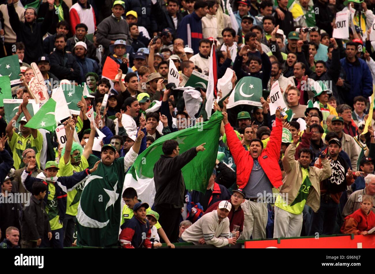 Pakistan and Indian fans showing their colours at the Super Six match at Old Trafford Stock Photo