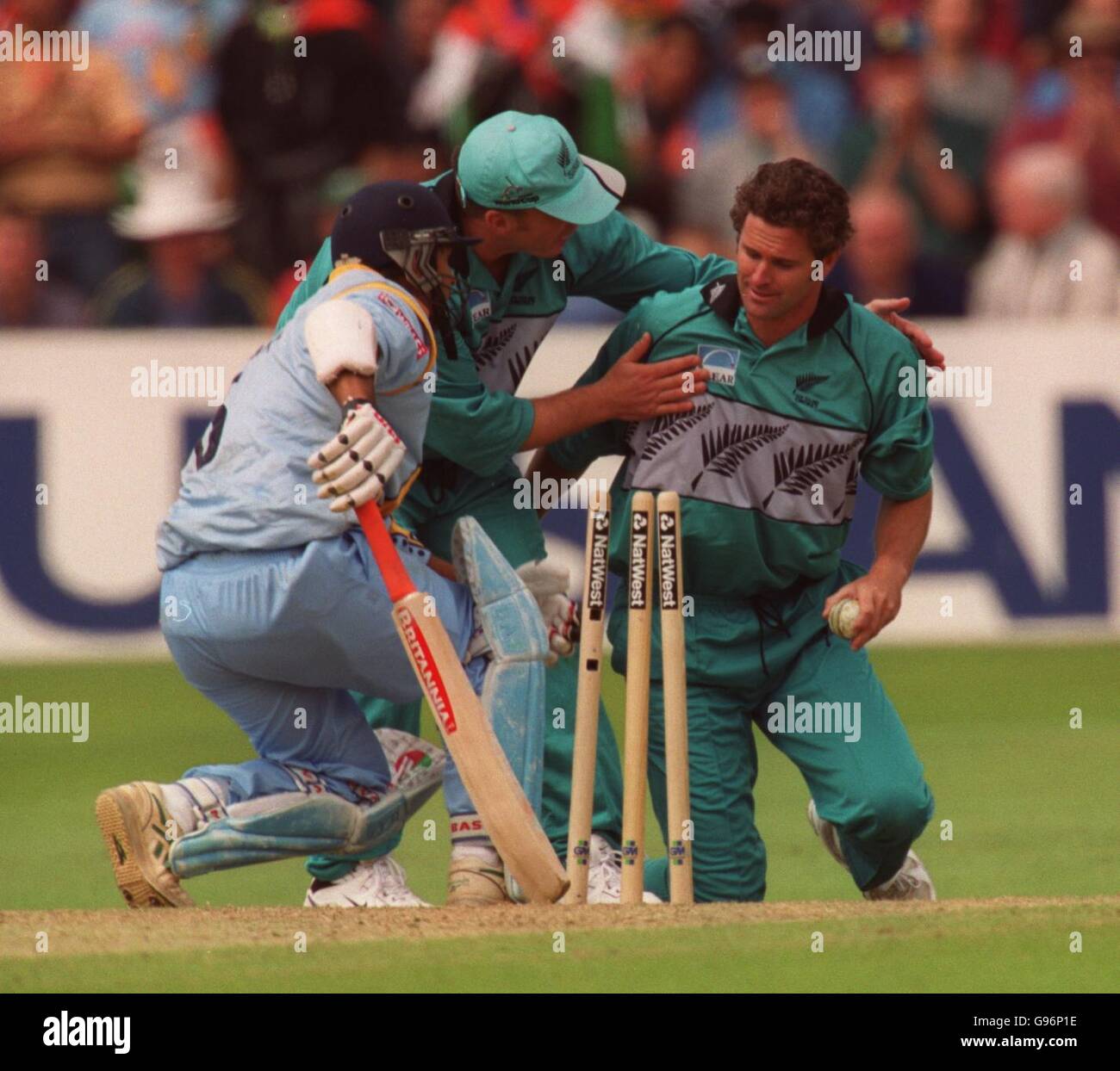 Cricket - ICC World Cup - Super Six - India v New Zealand. New Zealand team mates help each other after a collision between India's Robin Singh and New Zealand's Chris Cairns Stock Photo