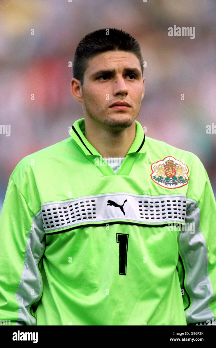 soccer-euro-2000-qualifier-group-five-bulgaria-v-england-stock