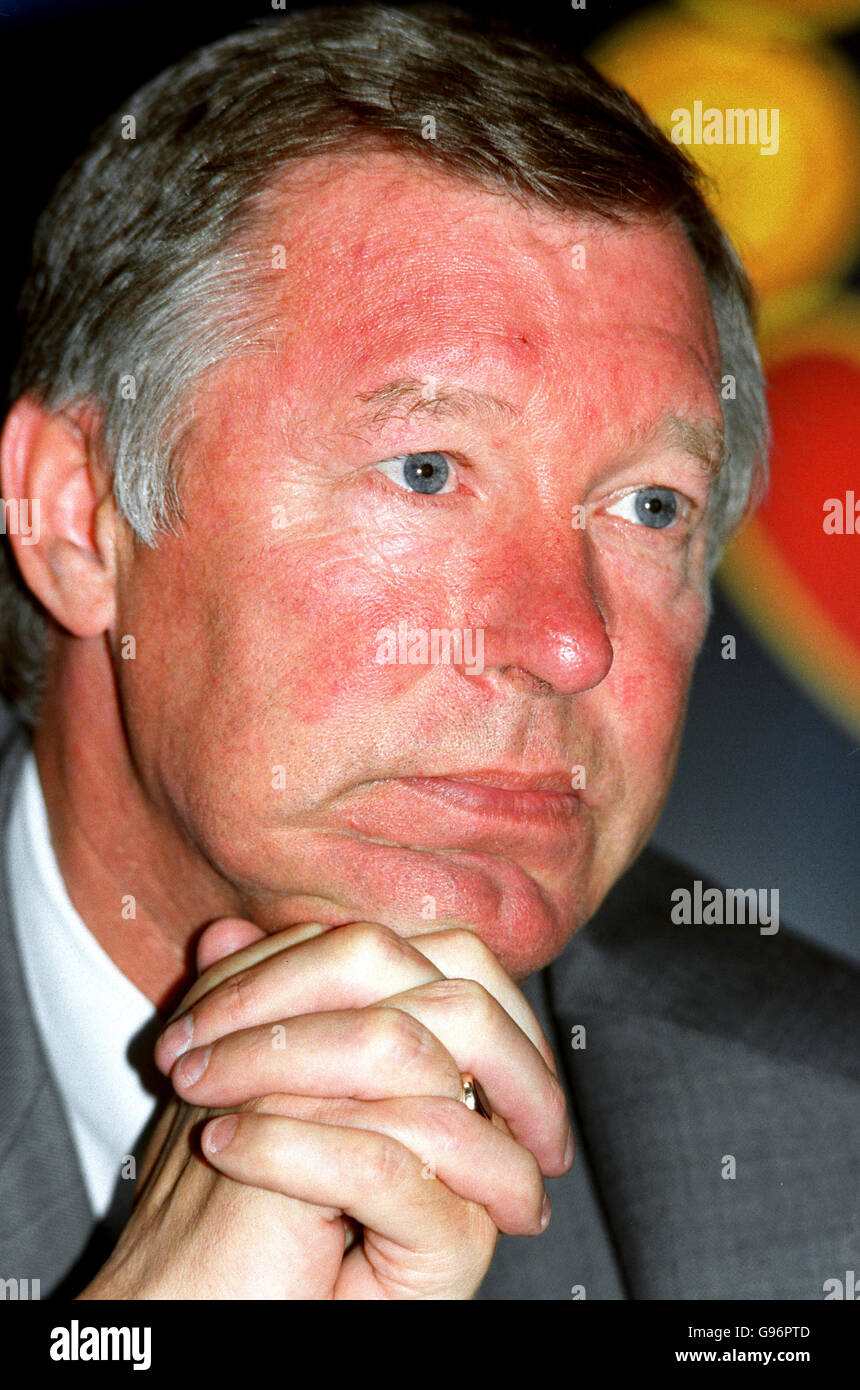 Soccer manchester united withdraw from the 1999 2000 fa cup hi-res stock  photography and images - Alamy