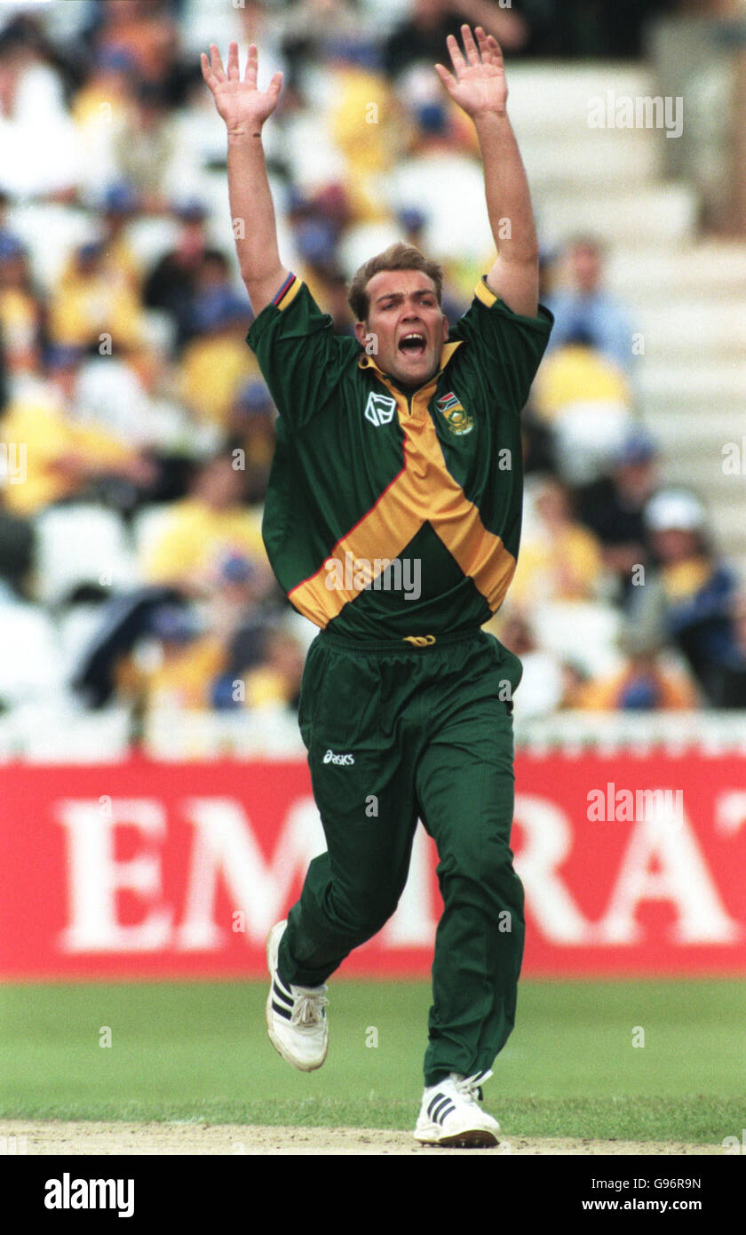 Cricket - ICC World Cup - Super Six - South Africa v New Zealand. South Africa's Jacques Kallis appeals for a wicket Stock Photo