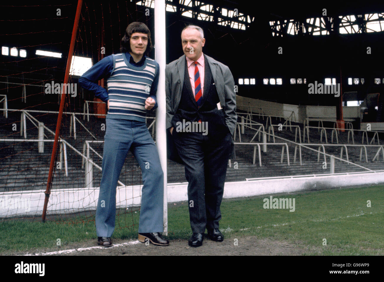 Soccer - Liverpool. Liverpool manager Bill Shankly (right) with Kevin Keegan (left) at Anfield Stock Photo