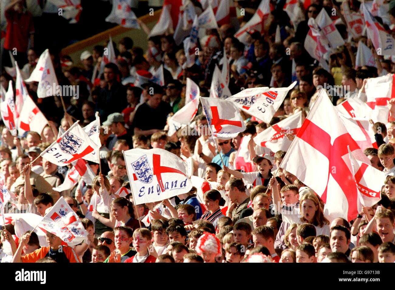Euro 2000 england fans hi-res stock photography and images - Alamy