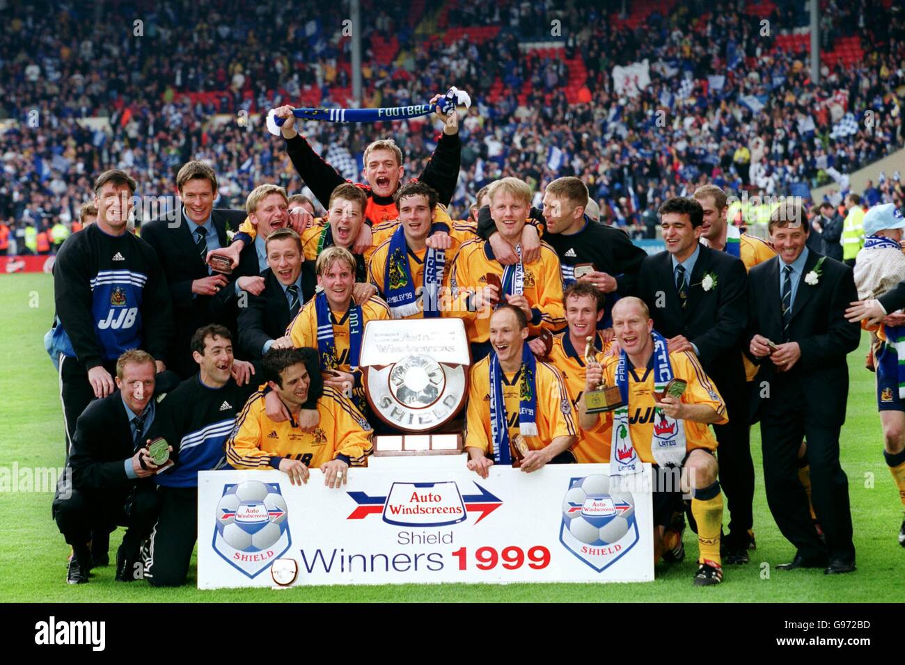 Auto windscreens hires stock photography and images Alamy