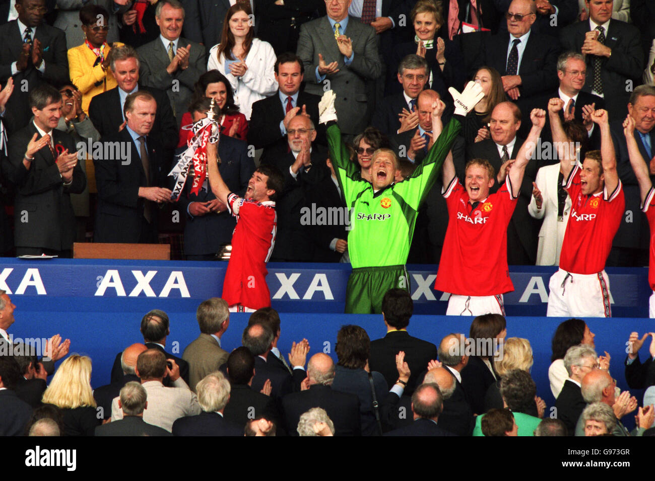 Peter schmeichel of manchester united left hi-res stock photography and ...