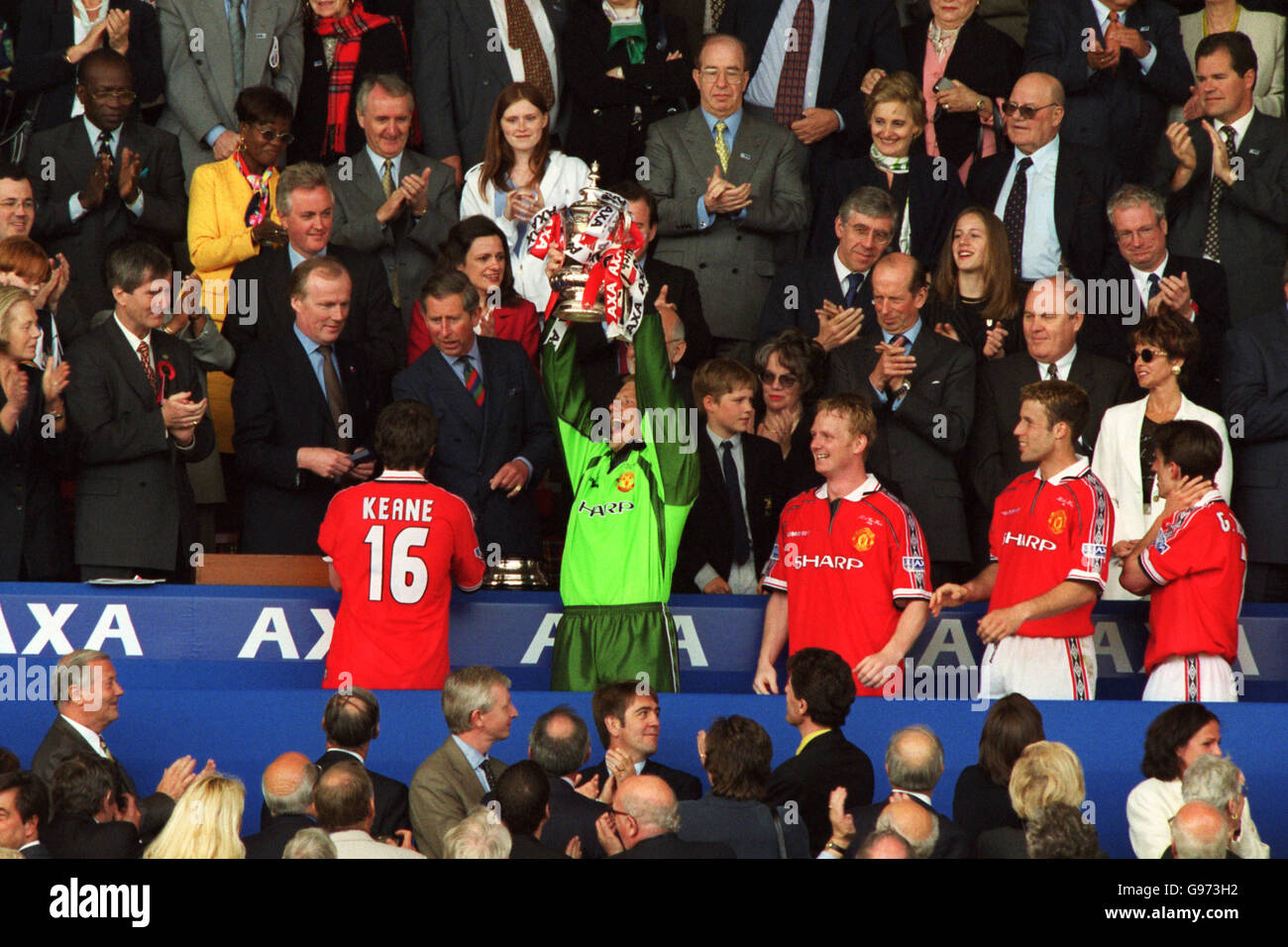Fa cup peter schmeichel hi-res stock photography and images - Alamy