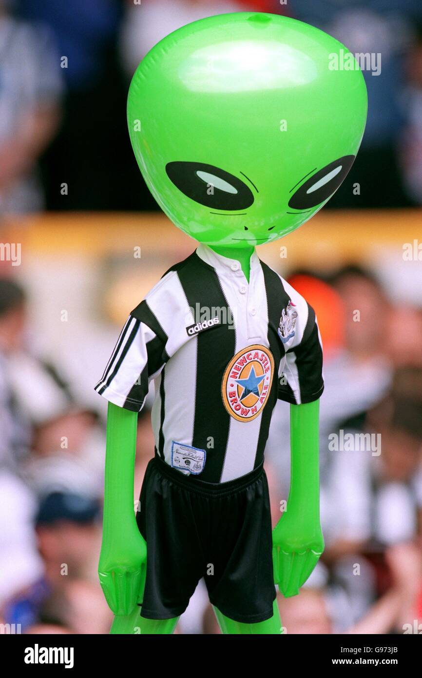 Axa fa cup final wembley hi-res stock photography and images - Alamy