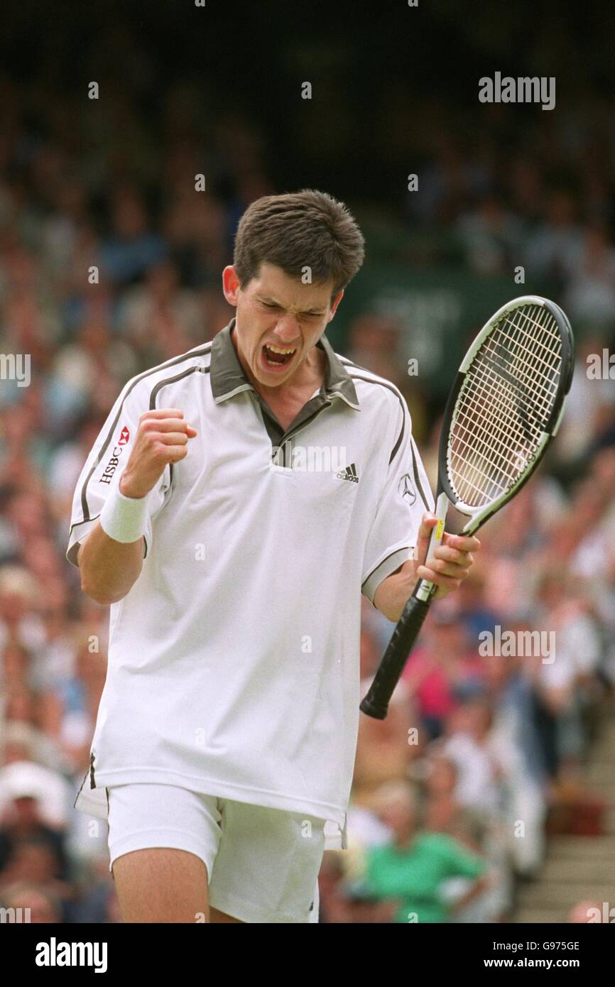 Tennis - Wimbledon . mens singles-Tim Henman v Jim Courier Stock Photo
