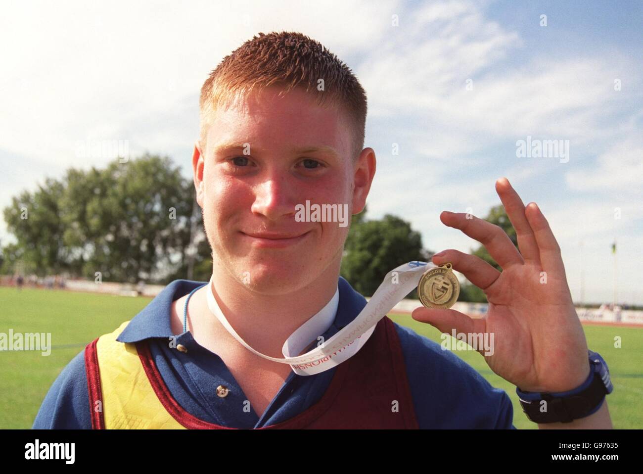 Richard Green, 14, from Enfield, Middlesex, with his gold medal for the Junior Boys' Hammer Stock Photo