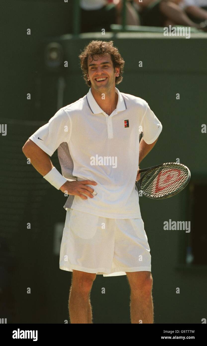 Tennis - Wimbledon Championships - Tim Henman v Cedric Pioline. Cedric  Pioline in between points in his match against Tim Henman Stock Photo -  Alamy