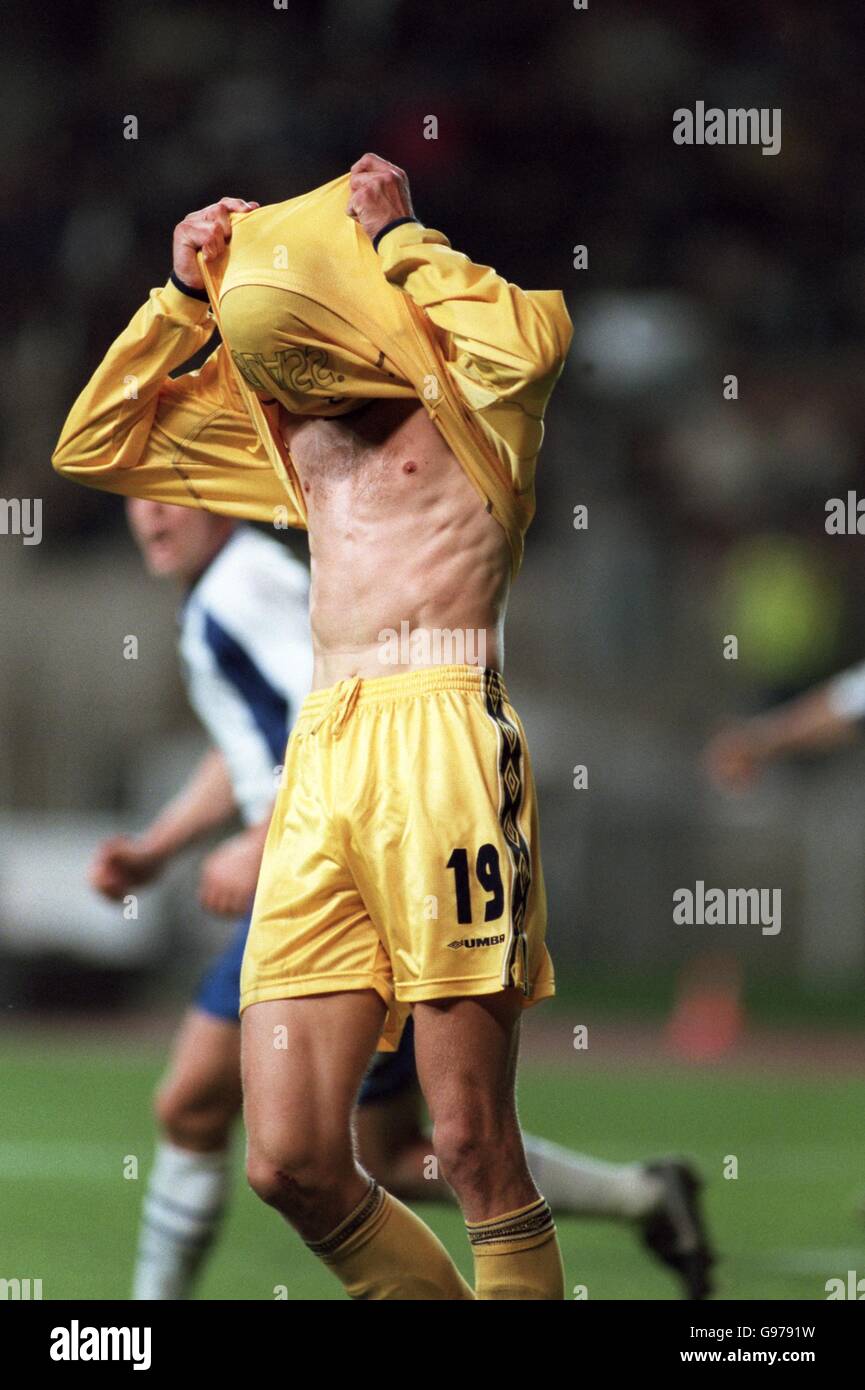 Tore andre flo chelsea hi-res stock photography and images - Alamy