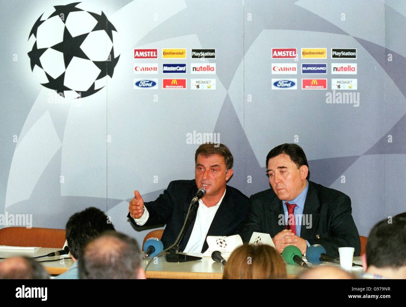 Soccer - UEFA Champions League - Group B - AC Milan v Galatasaray. Galatasaray coach Fatih Terim (left) at the post match press conference Stock Photo
