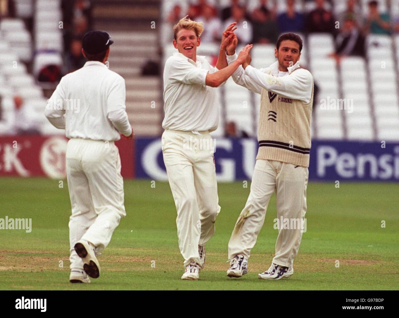 Middlesex bowler James Hewitt celebrates the wicket of Notts batsman Jason Gallian with captain Mark Ramrakash Stock Photo