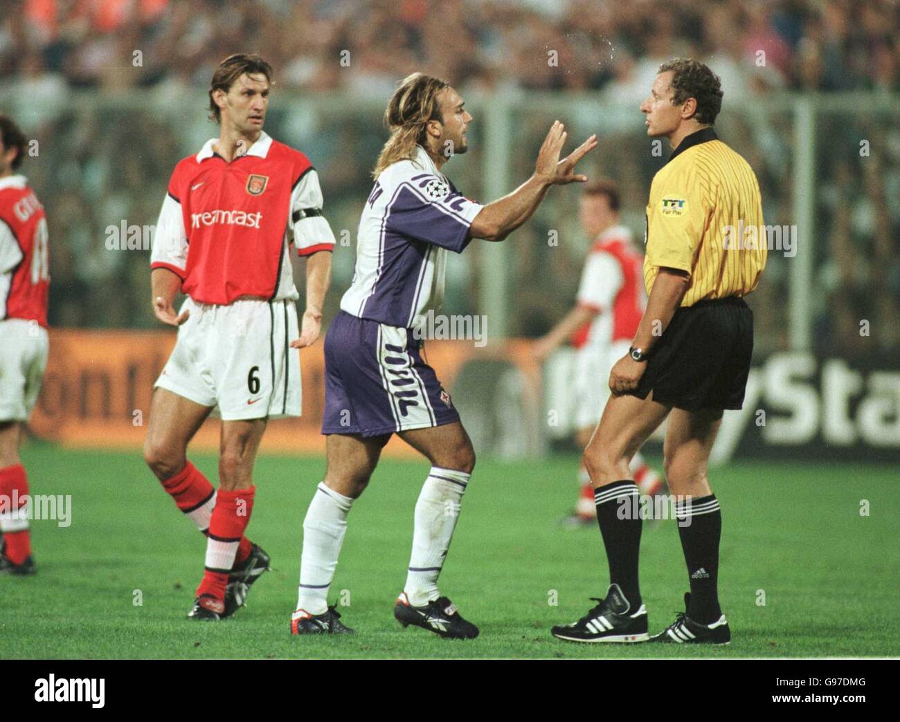 Fiorentina's Gabriel Omar Batistuta argues with the referee Stock Photo