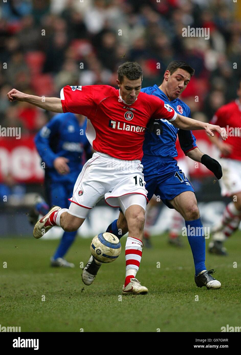 Soccer - FA Barclays Premiership - Charlton Athletic v Middlesbrough - The Valley. Charlton Athletic's Darren Ambrose and Middlesbrough's Guidoni Junior Doriva Stock Photo