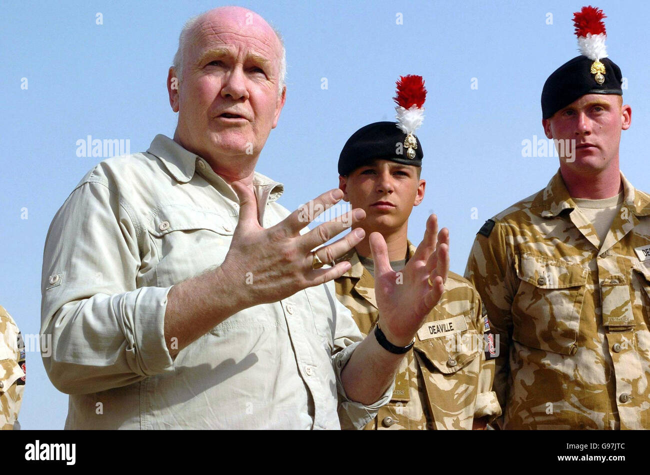 Defence Secretary John Reid talks to members of the 1st Battalion Royal Regiment of Fusiliers (who are based at Celle in Germany) including Fusilier Mark Deaville (centre-right) and Fusilier Patrick Decourcey, both from Manchester, at Shaibah Logistics Base near Basra, southern Iraq, Sunday March 19, 2006. The Secretary of State was on a three-day visit to Iraq coinciding with the third anniversary of the invasion of the country by allied forces. PRESS ASSOCIATION Photo. Photo credit should read : Johnny Green/PA. Stock Photo
