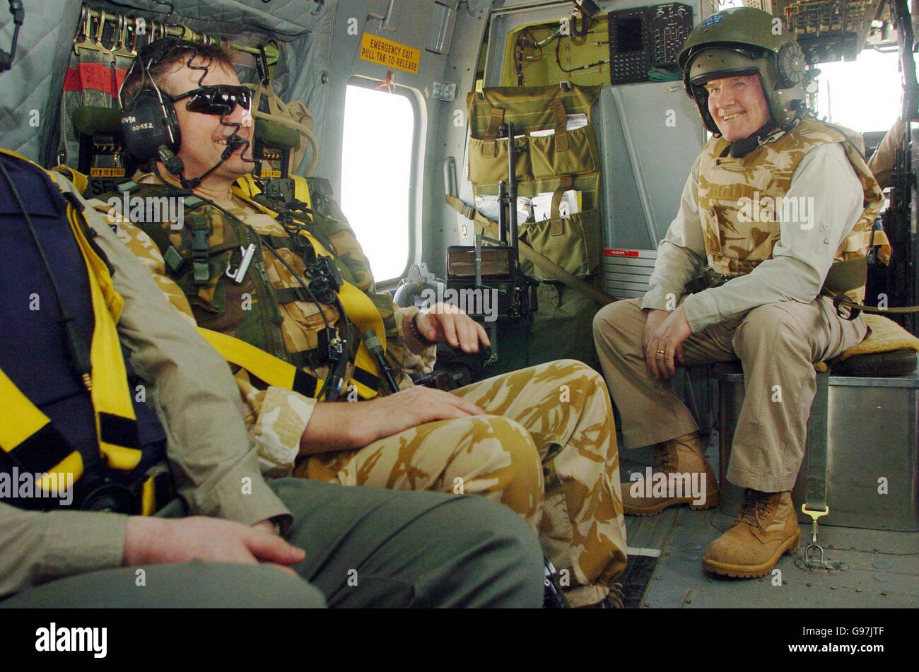 Defence Secretary John Reid is flown by helicopter from Al-Muthanna to Shaibah Logistics Base near Basra, southern Iraq, Sunday March 19, 2006. The Secretary of State was on a three-day visit to Iraq coinciding with the third anniversary of the invasion of the country by allied forces. See PA story DEFENCE Iraq. PRESS ASSOCIATION Photo. Photo credit should read : Johnny Green/PA. Stock Photo