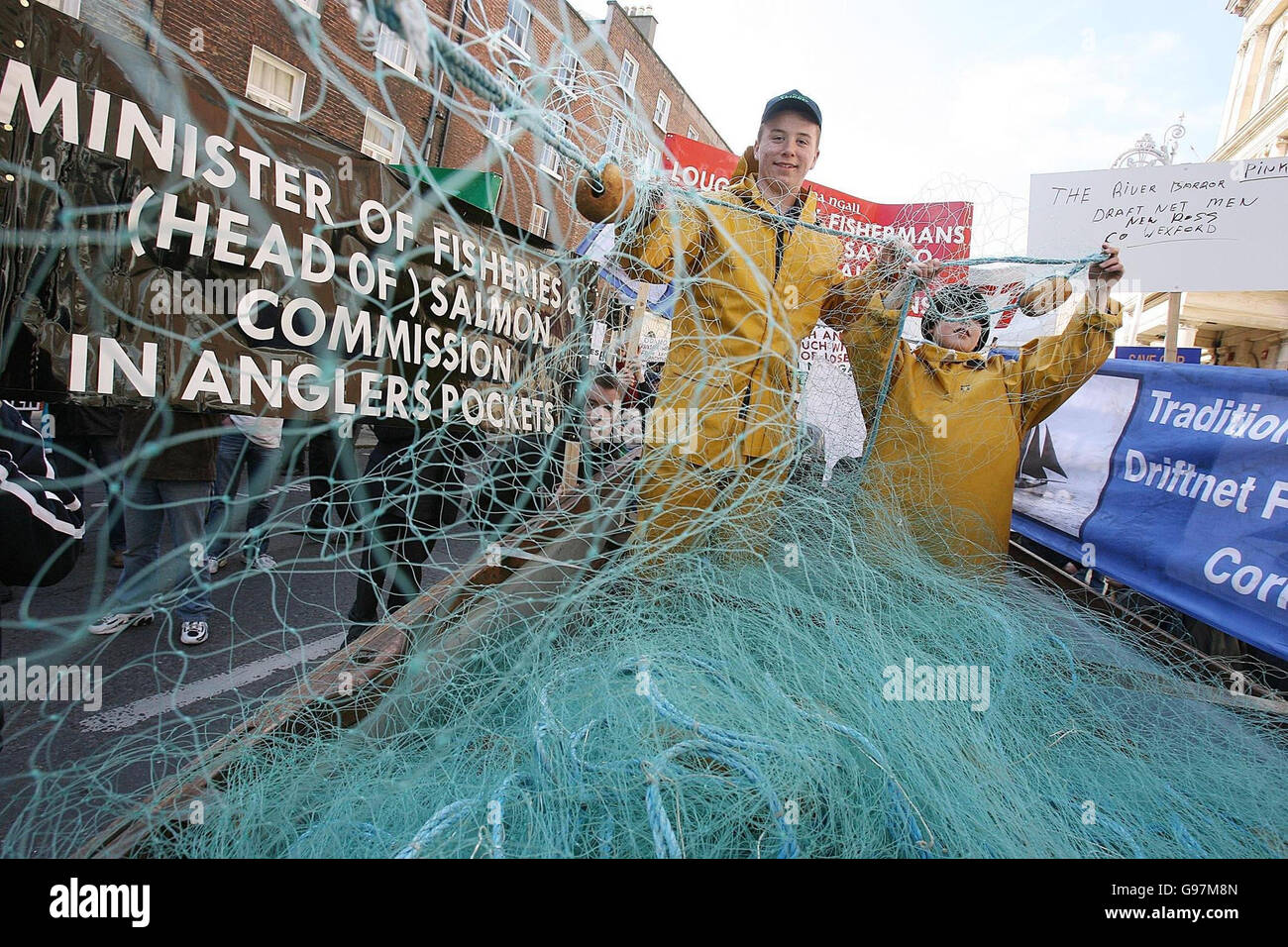 Finbar Sheehan (left) and Cody Healy hold a net as part of a protest by salmon net anglers outside the Dail in Dublin, Wednesday March 22, 2006. PRESS ASSOCIATION photo. Photo credit should read: Julien Behal / PA. Stock Photo