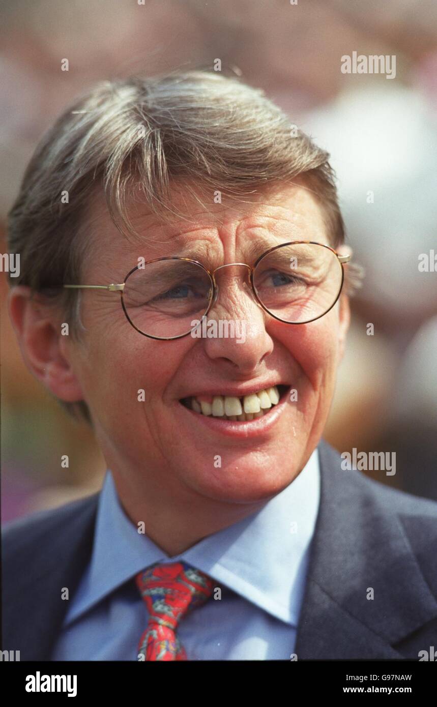 Horse Racing Sagitta 1000 Guineas Newmarket. BBC TV presenter