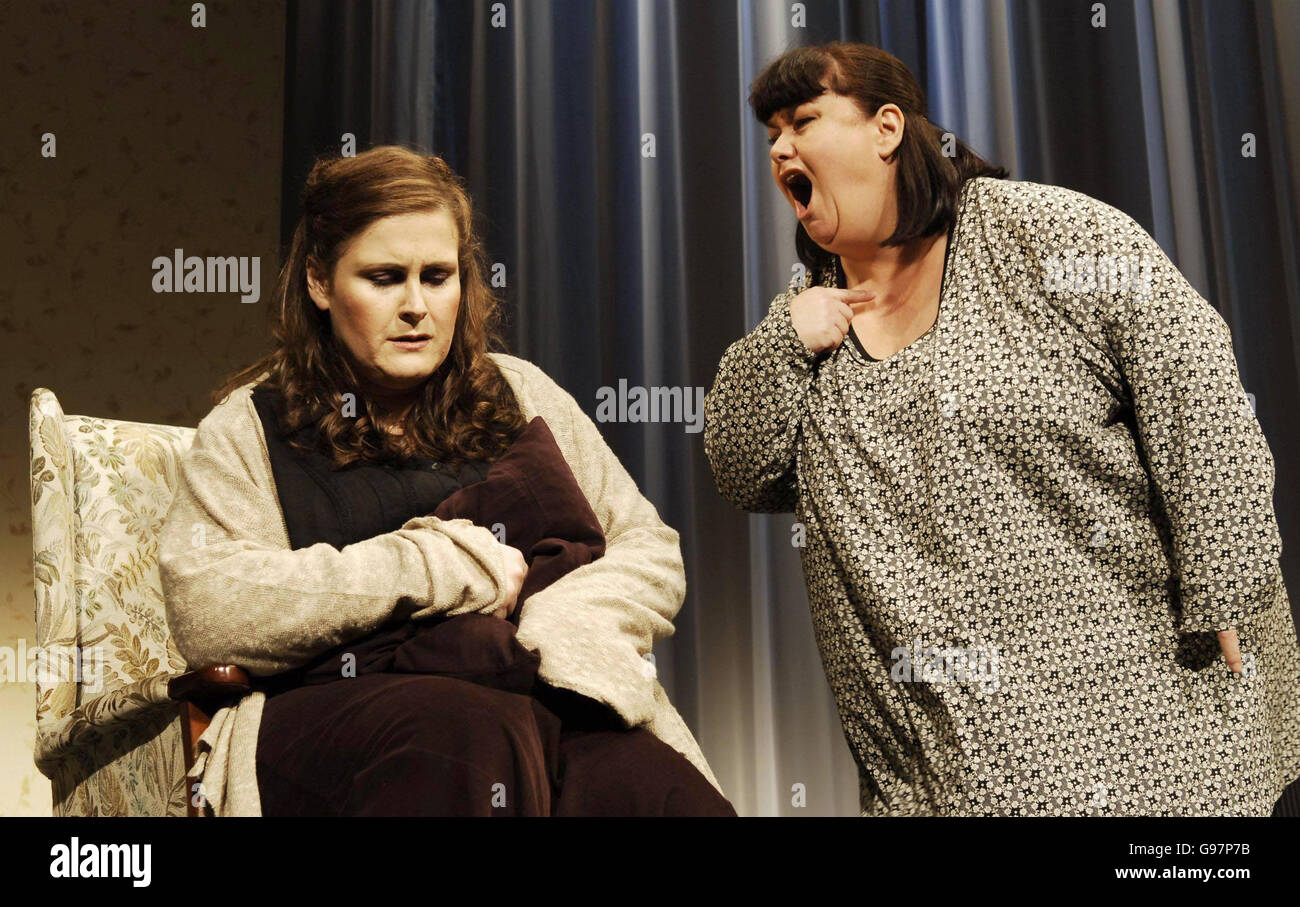 Dawn french alison moyet photocall new play directed by burke hires