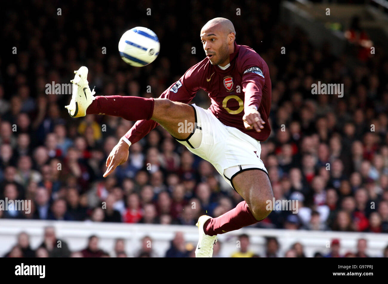 Soccer - FA Barclays Premiership - Arsenal v Aston Villa - Highbury Stock Photo