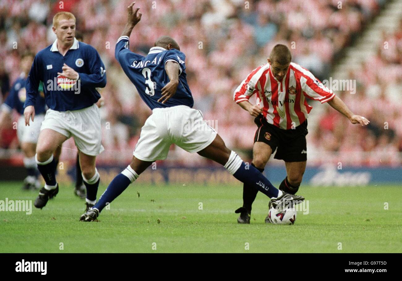 Sunderland's Kevin Phillips gets past Leicester City's Frank Sinclair Stock Photo