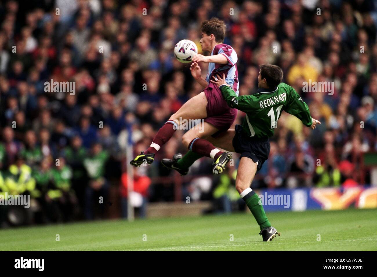 Eric Cantona, Manchester United offers Andy Melville, Sunderland his shirt  Stock Photo - Alamy